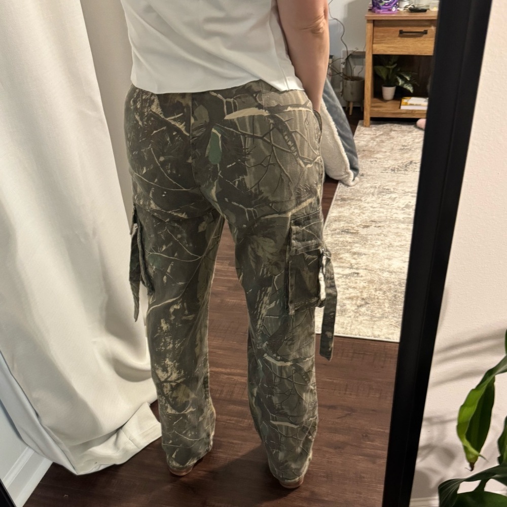 Flattering Fit Stylish Girl Woman’s Camouflage Cargo Pants - Picture 4 of 11
